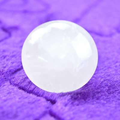 Duidelijke kwarts Gua Sha voor gezichtsslimming en afslanking Massage Volledige lichaamsdeklaag 41 * 35mm Natuurlijke paddenstofsteenvorm