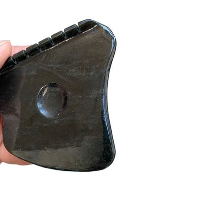 Gezichtssculptuur Donkergroen Nefriet Jade Gua Sha Stenen met Ridge Tanden en Duim Loops 2021 Populair