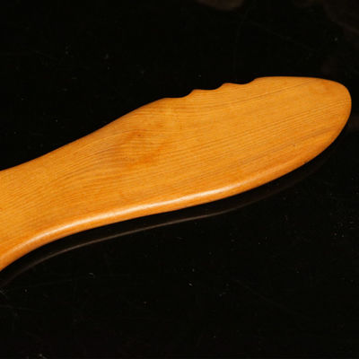 Gele hout gua sha bord voor de traditionele Chinese geneeskunde