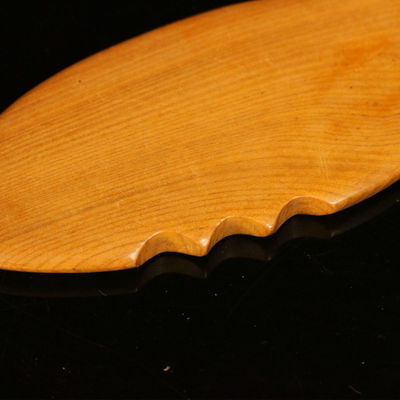 Gele hout gua sha bord voor de traditionele Chinese geneeskunde