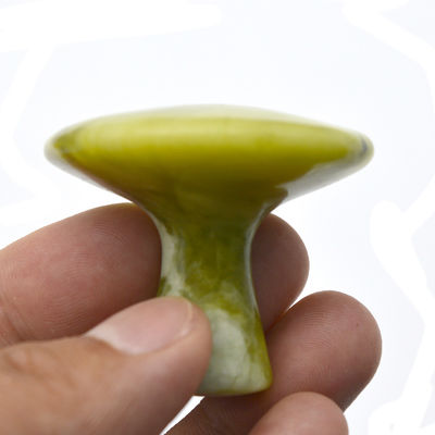 Massager eigenschappen Groene paddenstoel in de vorm van jade schrapen Gua Sha Gereedschap voor lichaamsmassage en schoonheid