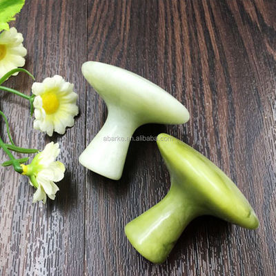 Massager eigenschappen Groene paddenstoel in de vorm van jade schrapen Gua Sha Gereedschap voor lichaamsmassage en schoonheid