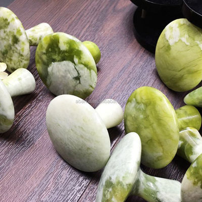 Massager eigenschappen Groene paddenstoel in de vorm van jade schrapen Gua Sha Gereedschap voor lichaamsmassage en schoonheid