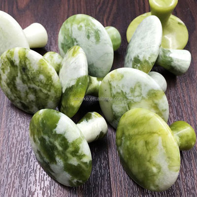 Massager eigenschappen Groene paddenstoel in de vorm van jade schrapen Gua Sha Gereedschap voor lichaamsmassage en schoonheid
