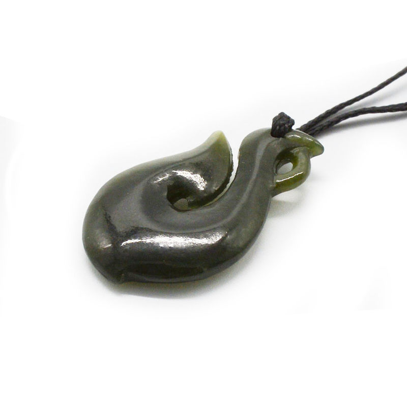 Regionaal kenmerk Natuurlijk groen Nefriet Jade Kleine gestileerde Maori Infinity Ketting met S-vormig ontwerp