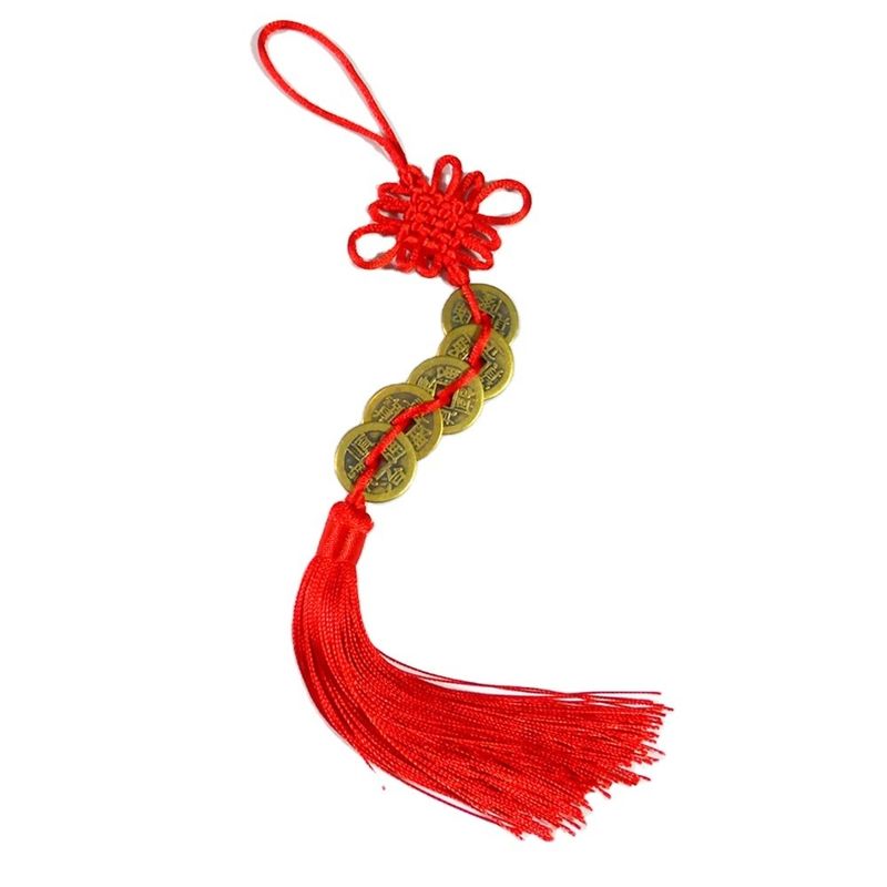 De Chinese Feng Shui Rode knoop met vijf oude munten Een eeuwenoud symbool van rijkdom en gezondheid