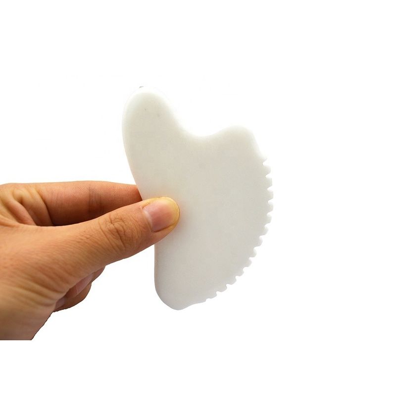 OEM Private Label White Jade Gua Sha Handmade Healing Stone Gua Sha Scraping Facial Massage Tools voor het verminderen van zwelling